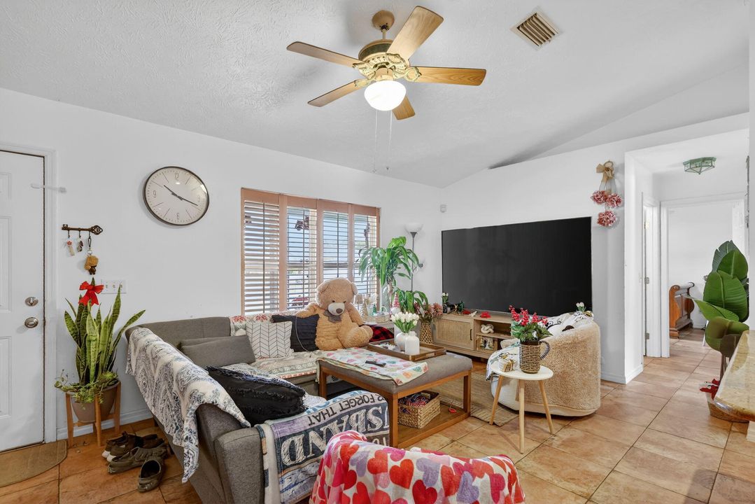 На продажу: $350,000 (3 спален, 2 ванн, 1254 Квадратных фут)