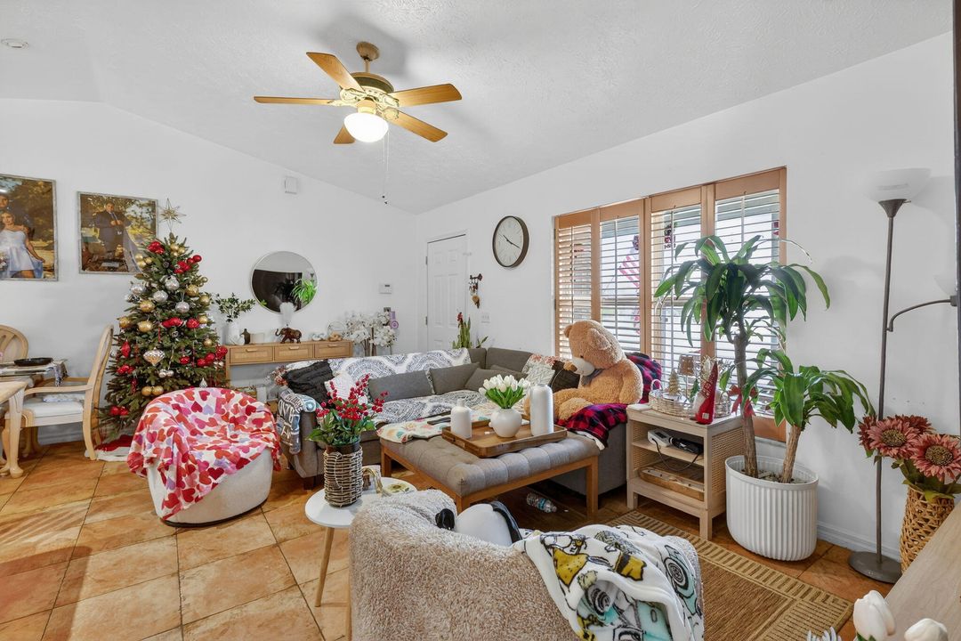 На продажу: $350,000 (3 спален, 2 ванн, 1254 Квадратных фут)