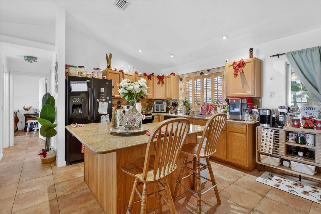 На продажу: $350,000 (3 спален, 2 ванн, 1254 Квадратных фут)