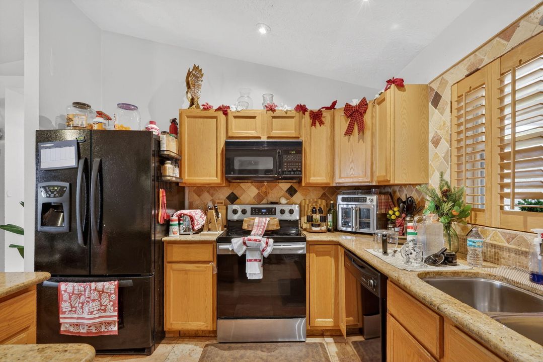 На продажу: $350,000 (3 спален, 2 ванн, 1254 Квадратных фут)