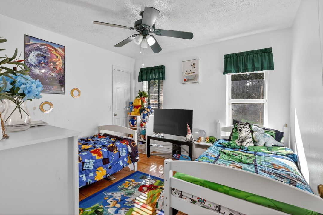 На продажу: $350,000 (3 спален, 2 ванн, 1254 Квадратных фут)