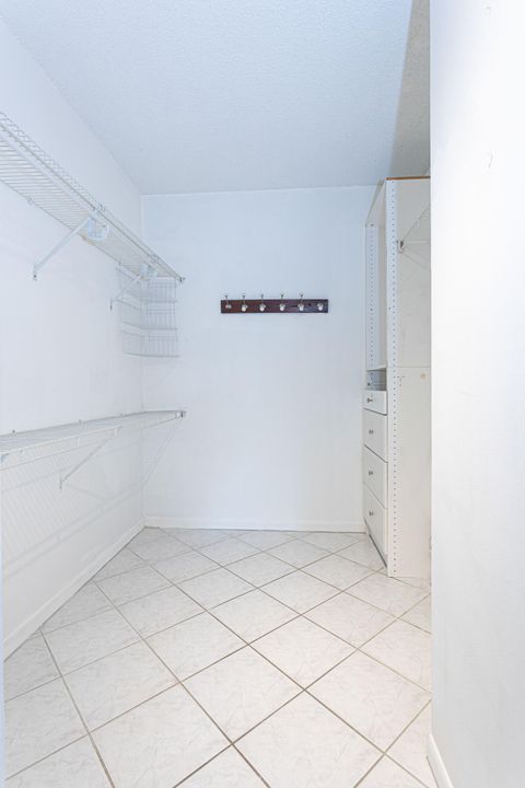 В аренду: $1,750 (1 спален, 1 ванн, 717 Квадратных фут)