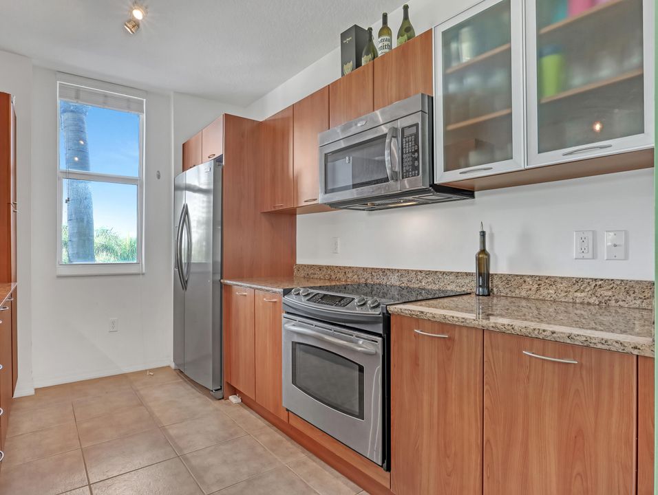 На продажу: $459,000 (2 спален, 2 ванн, 1329 Квадратных фут)