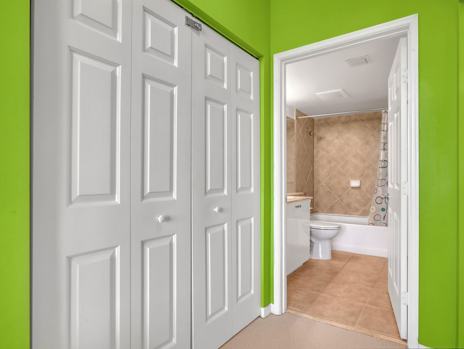 На продажу: $459,000 (2 спален, 2 ванн, 1329 Квадратных фут)