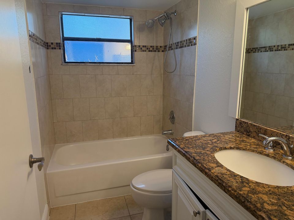 На продажу: $179,000 (1 спален, 1 ванн, 904 Квадратных фут)