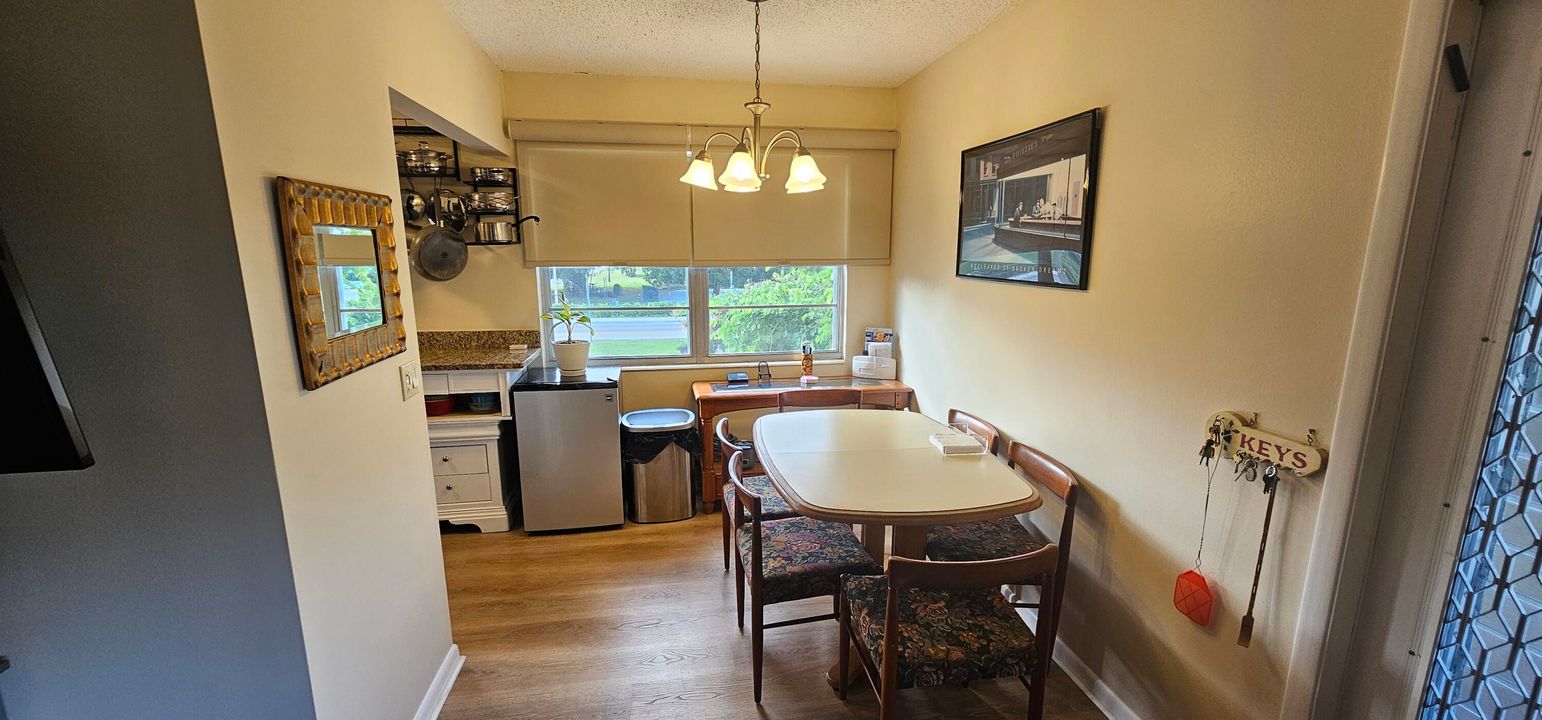 For Sale: $139,900 (2 beds, 1 baths, 820 Square Feet)