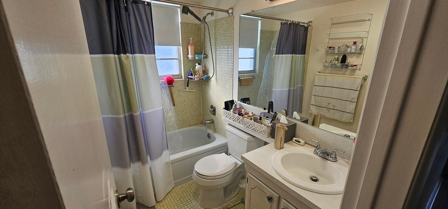 For Sale: $139,900 (2 beds, 1 baths, 820 Square Feet)