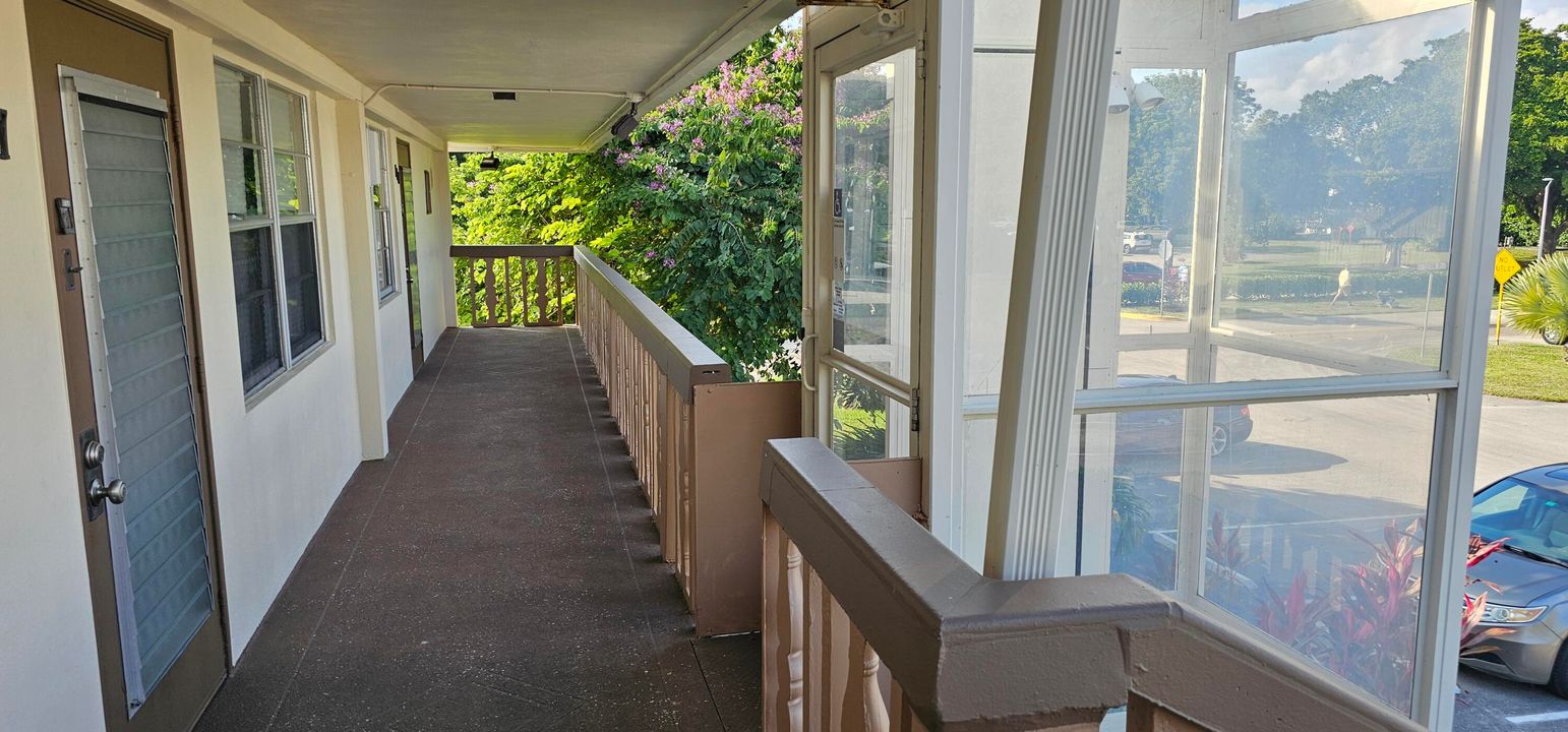 For Sale: $139,900 (2 beds, 1 baths, 820 Square Feet)