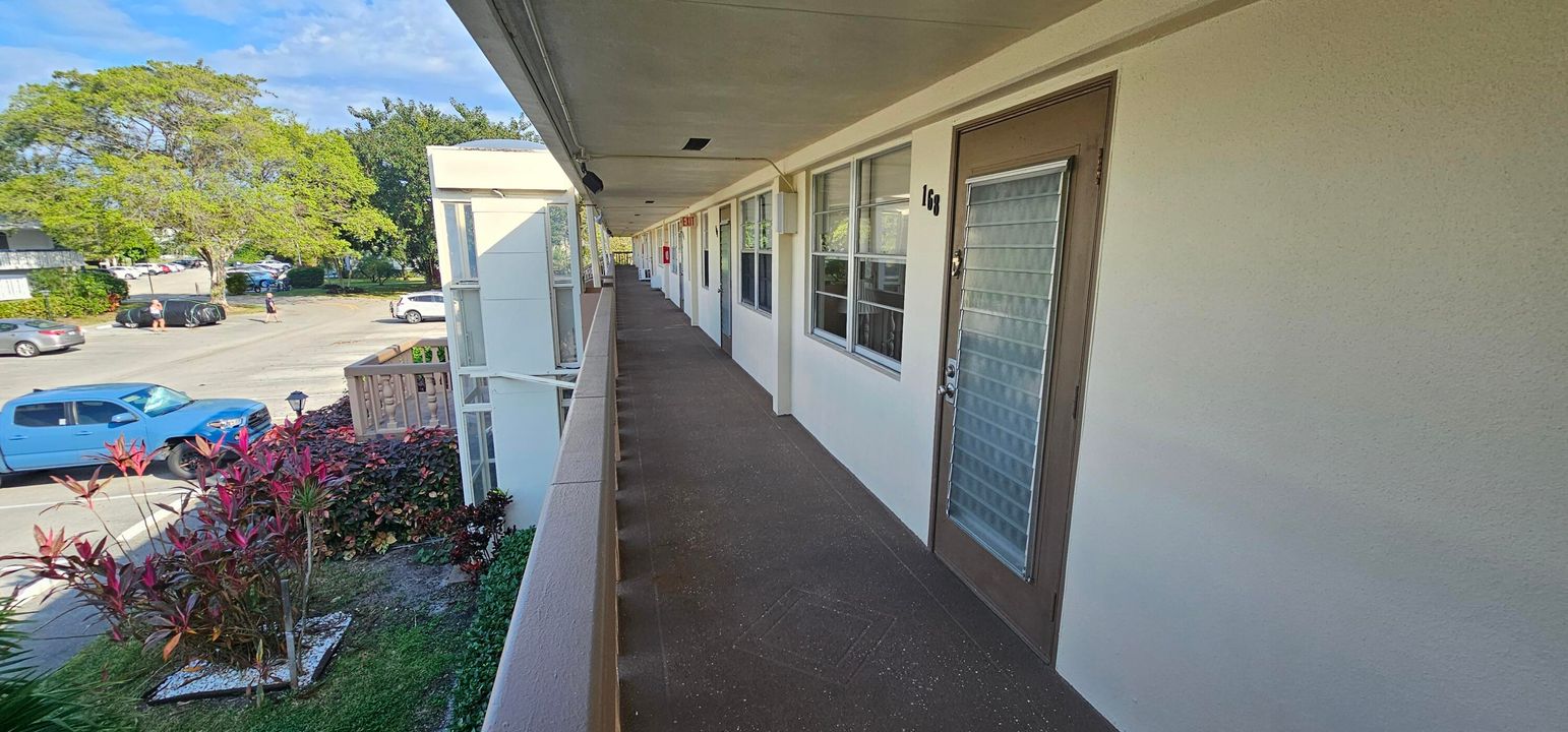 For Sale: $139,900 (2 beds, 1 baths, 820 Square Feet)