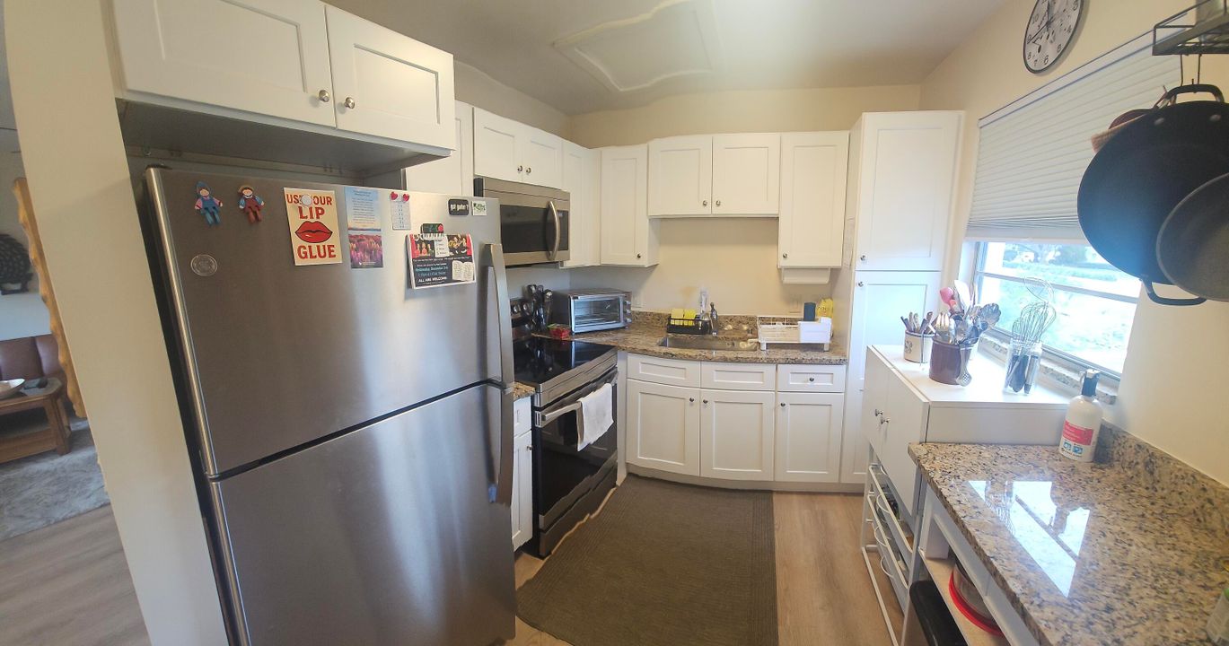 For Sale: $139,900 (2 beds, 1 baths, 820 Square Feet)