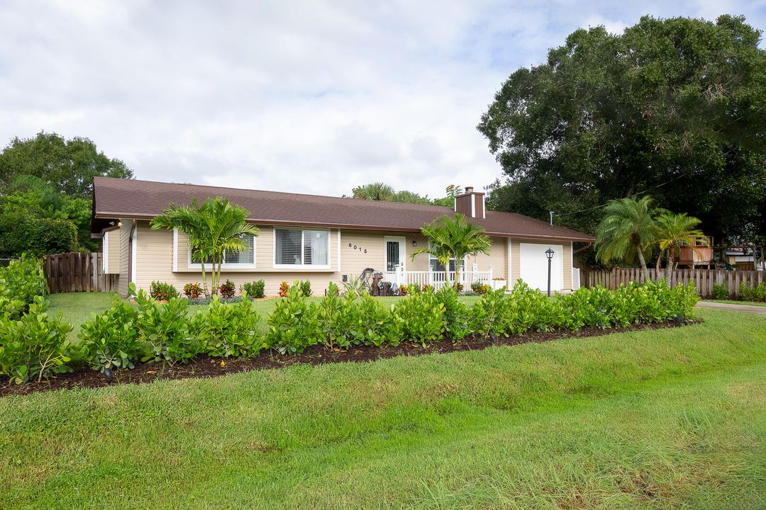 For Sale: $524,900 (3 beds, 2 baths, 1323 Square Feet)