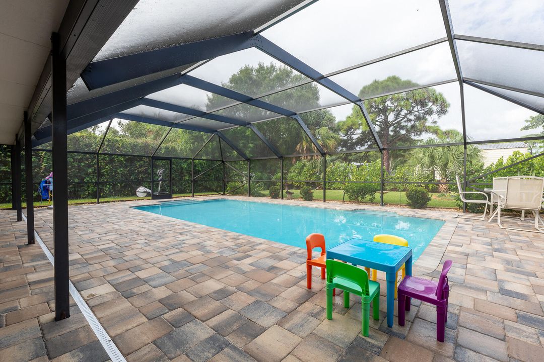 For Sale: $524,900 (3 beds, 2 baths, 1323 Square Feet)