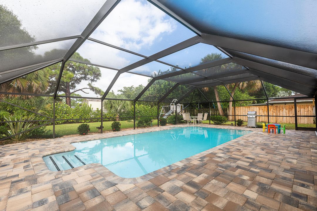 For Sale: $524,900 (3 beds, 2 baths, 1323 Square Feet)