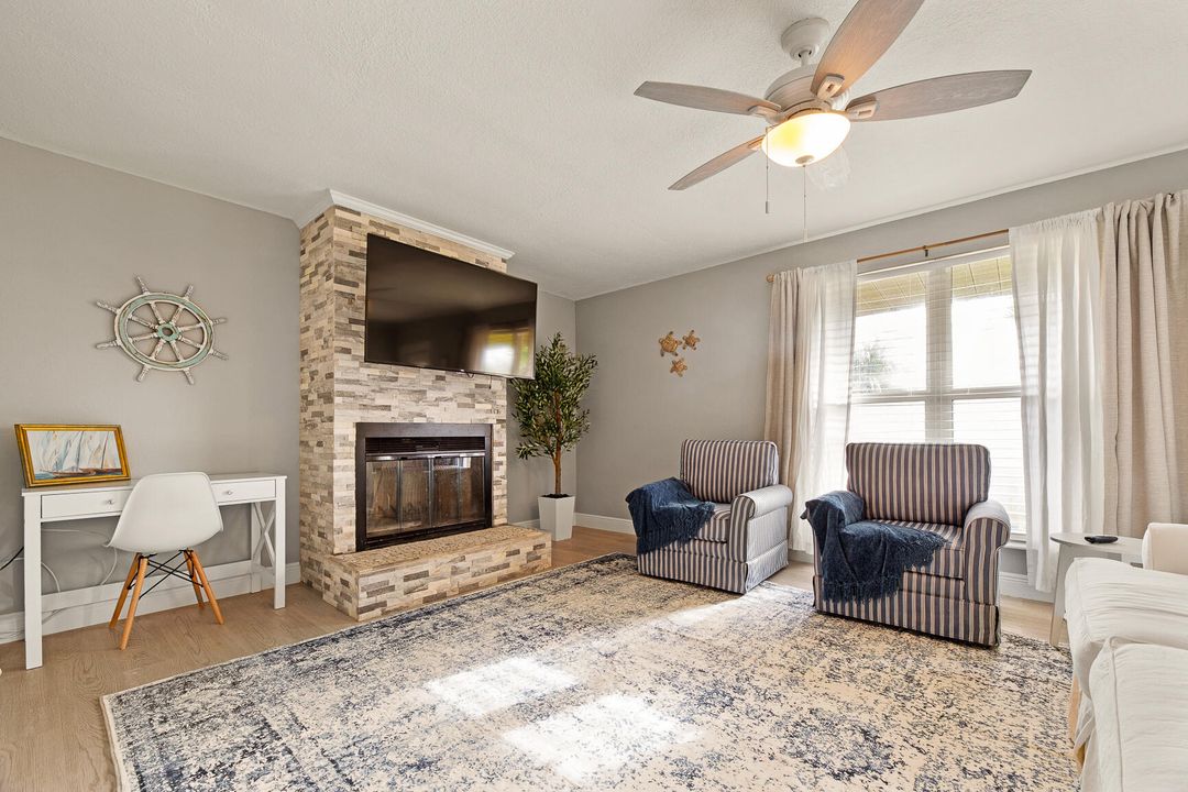 For Sale: $524,900 (3 beds, 2 baths, 1323 Square Feet)