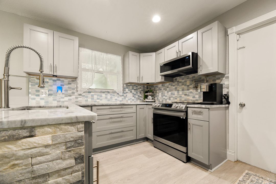 For Sale: $524,900 (3 beds, 2 baths, 1323 Square Feet)