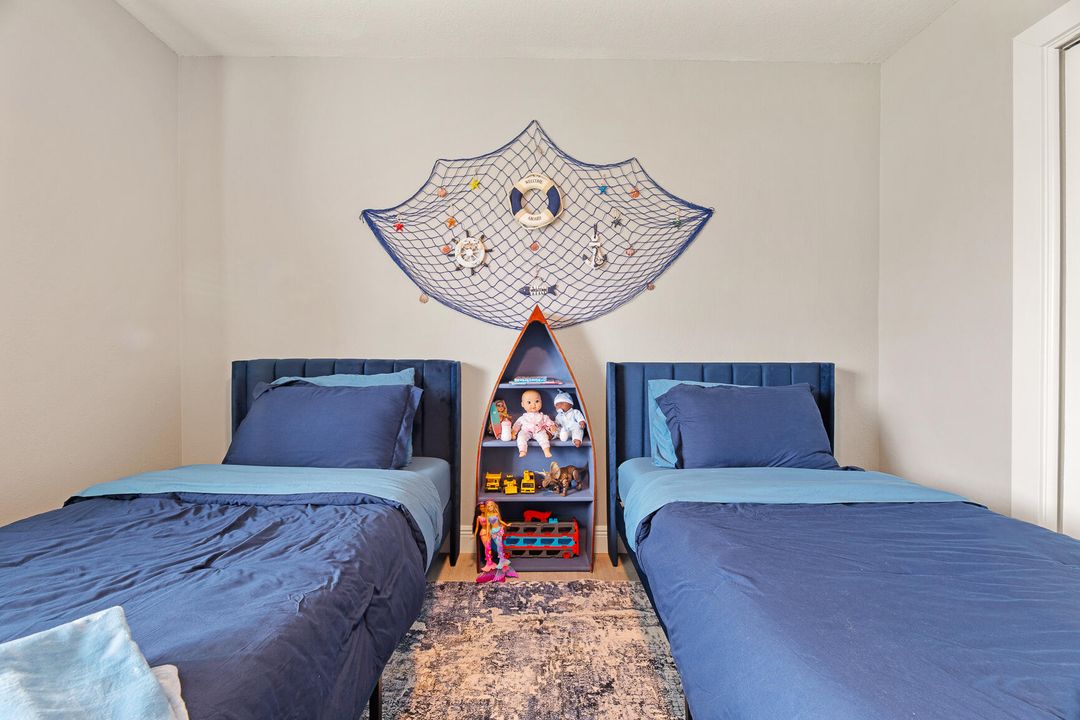 For Sale: $524,900 (3 beds, 2 baths, 1323 Square Feet)