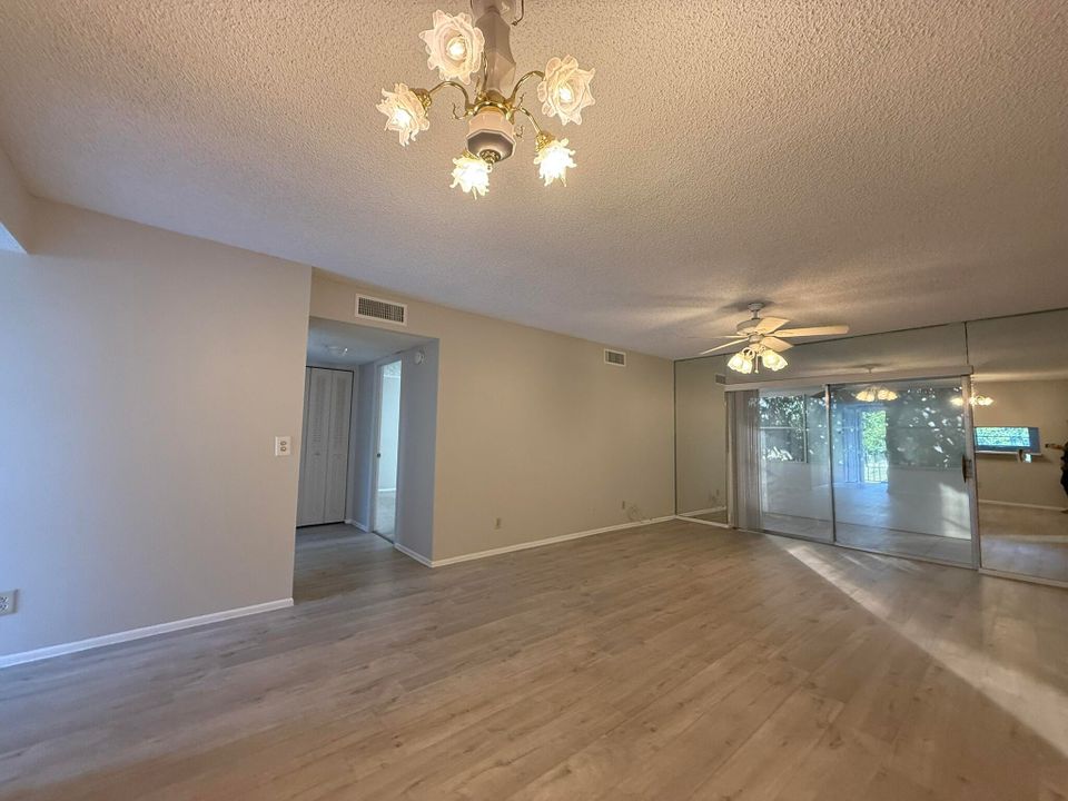 For Rent: $1,600 (2 beds, 2 baths, 1088 Square Feet)