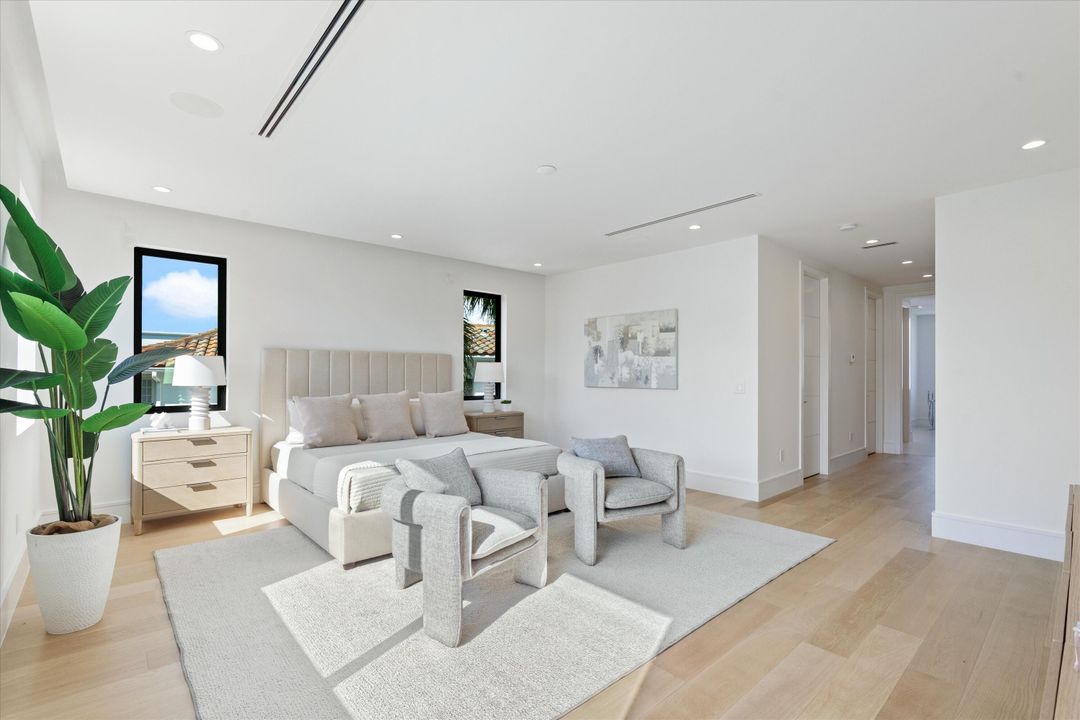 For Sale: $5,695,000 (5 beds, 6 baths, 5228 Square Feet)