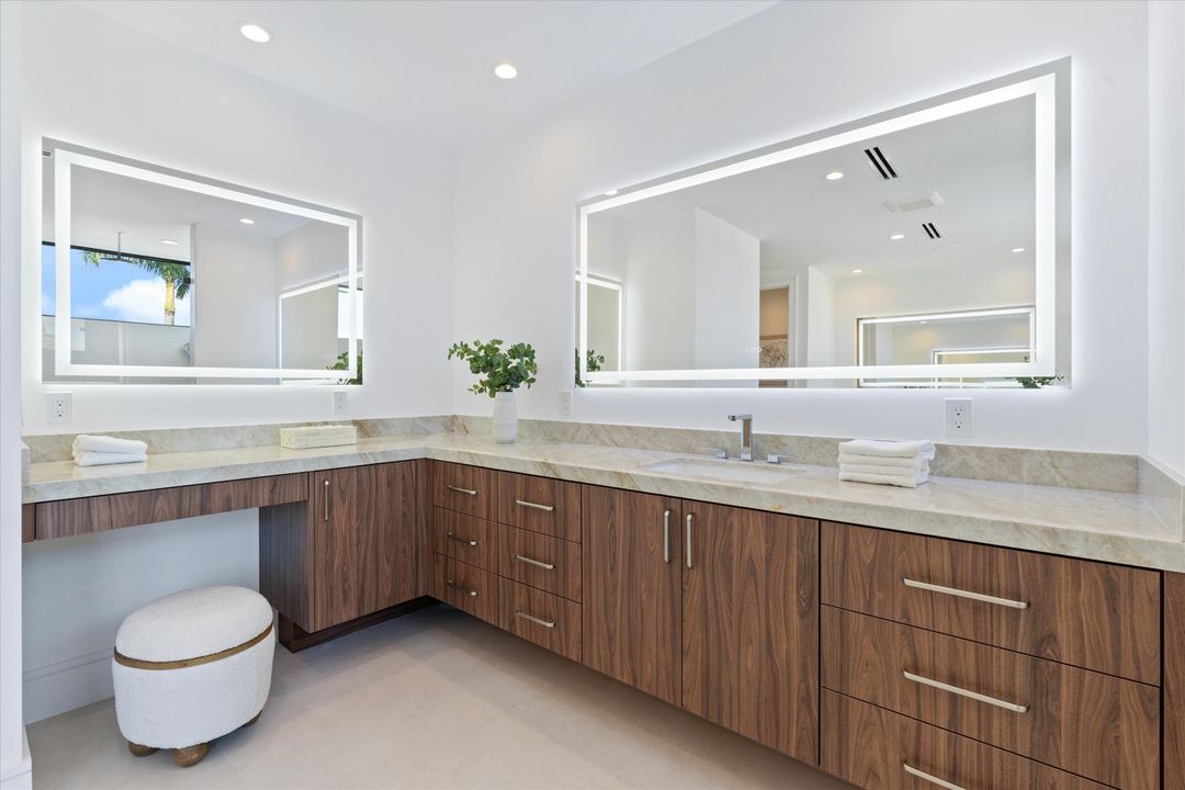 For Sale: $5,695,000 (5 beds, 6 baths, 5228 Square Feet)