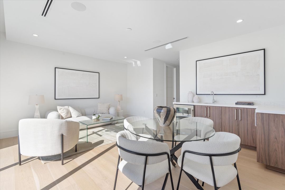 For Sale: $5,695,000 (5 beds, 6 baths, 5228 Square Feet)