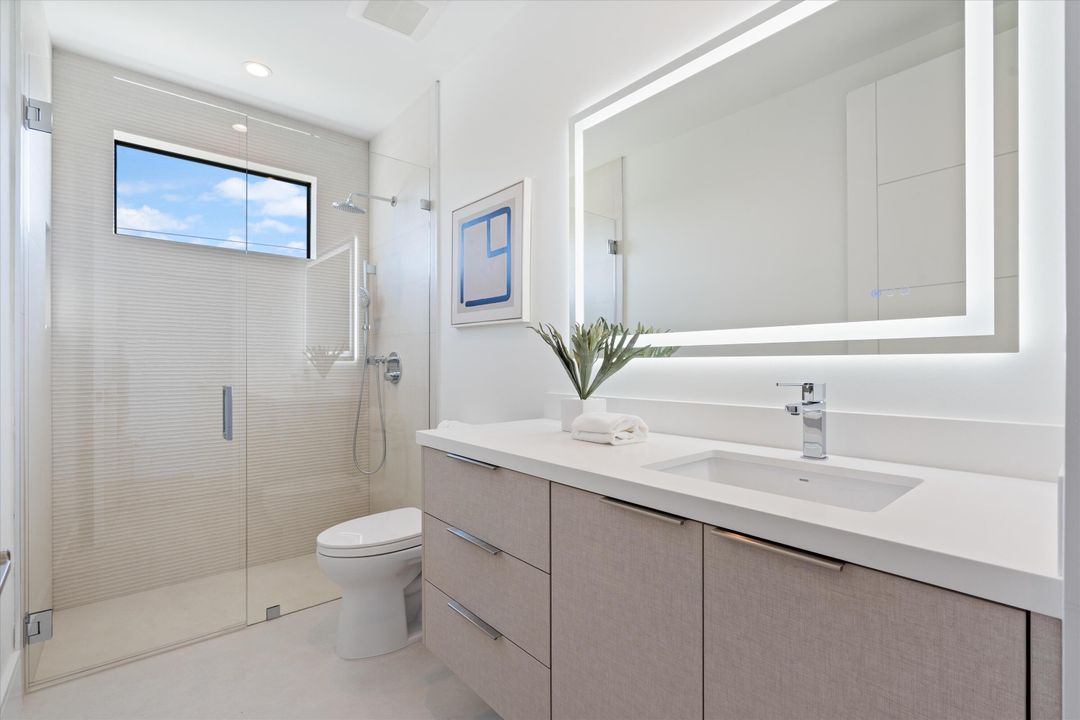 For Sale: $5,695,000 (5 beds, 6 baths, 5228 Square Feet)