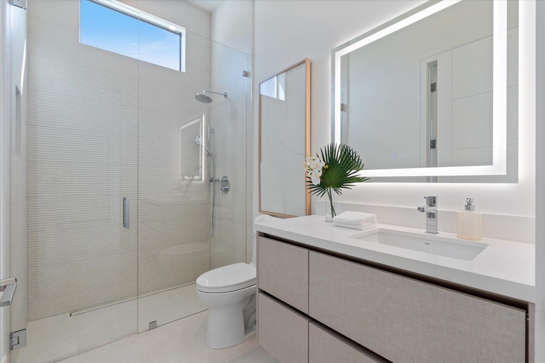 For Sale: $5,695,000 (5 beds, 6 baths, 5228 Square Feet)