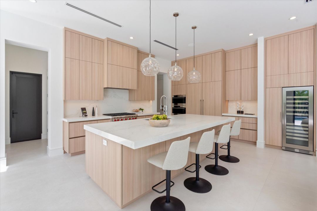 For Sale: $5,695,000 (5 beds, 6 baths, 5228 Square Feet)