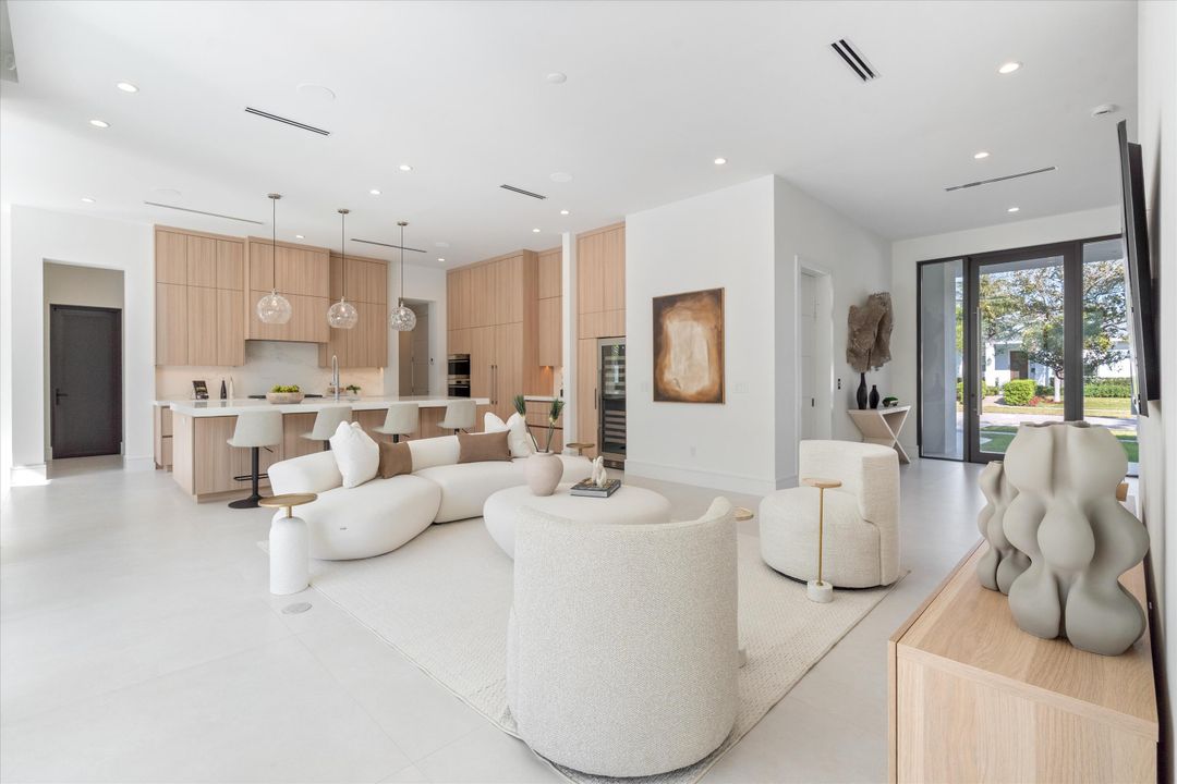 For Sale: $5,695,000 (5 beds, 6 baths, 5228 Square Feet)