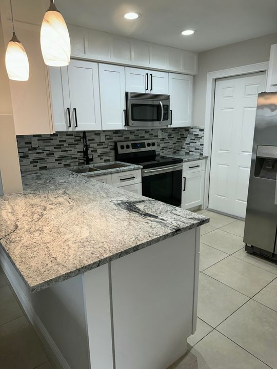 For Rent: $2,400 (2 beds, 2 baths, 1110 Square Feet)