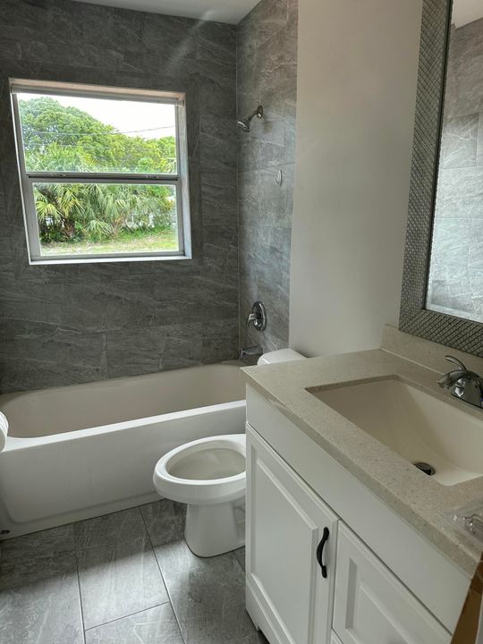 For Rent: $2,400 (2 beds, 2 baths, 1110 Square Feet)