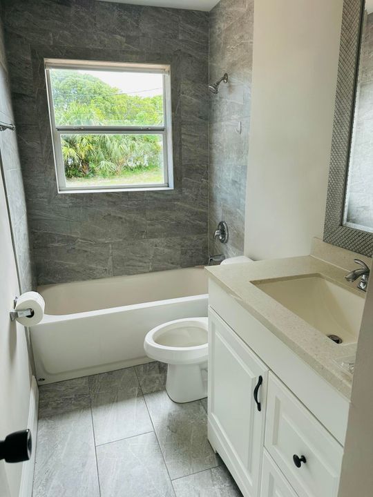 For Rent: $2,400 (2 beds, 2 baths, 1110 Square Feet)