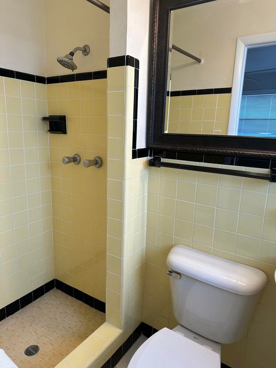 For Rent: $2,400 (2 beds, 2 baths, 1110 Square Feet)