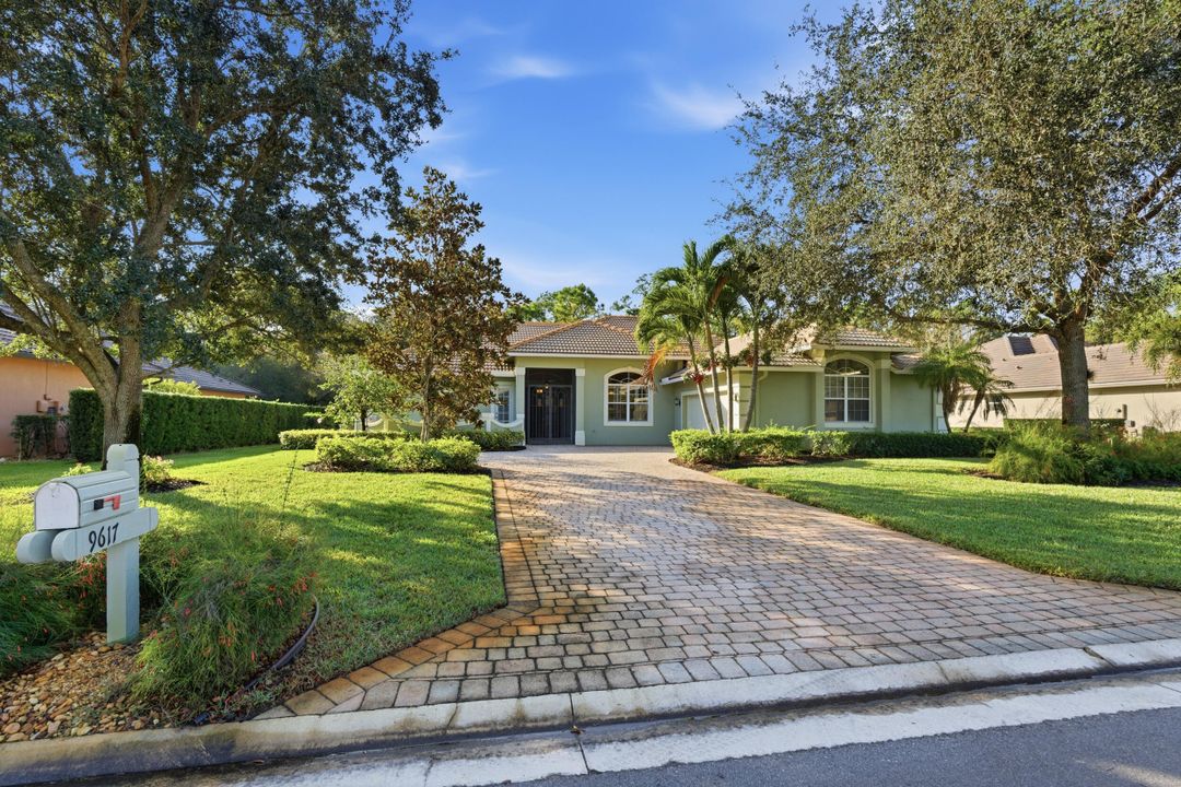 For Sale: $525,000 (3 beds, 3 baths, 2668 Square Feet)