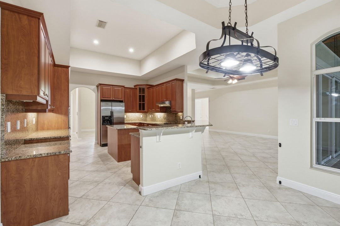 For Sale: $525,000 (3 beds, 3 baths, 2668 Square Feet)