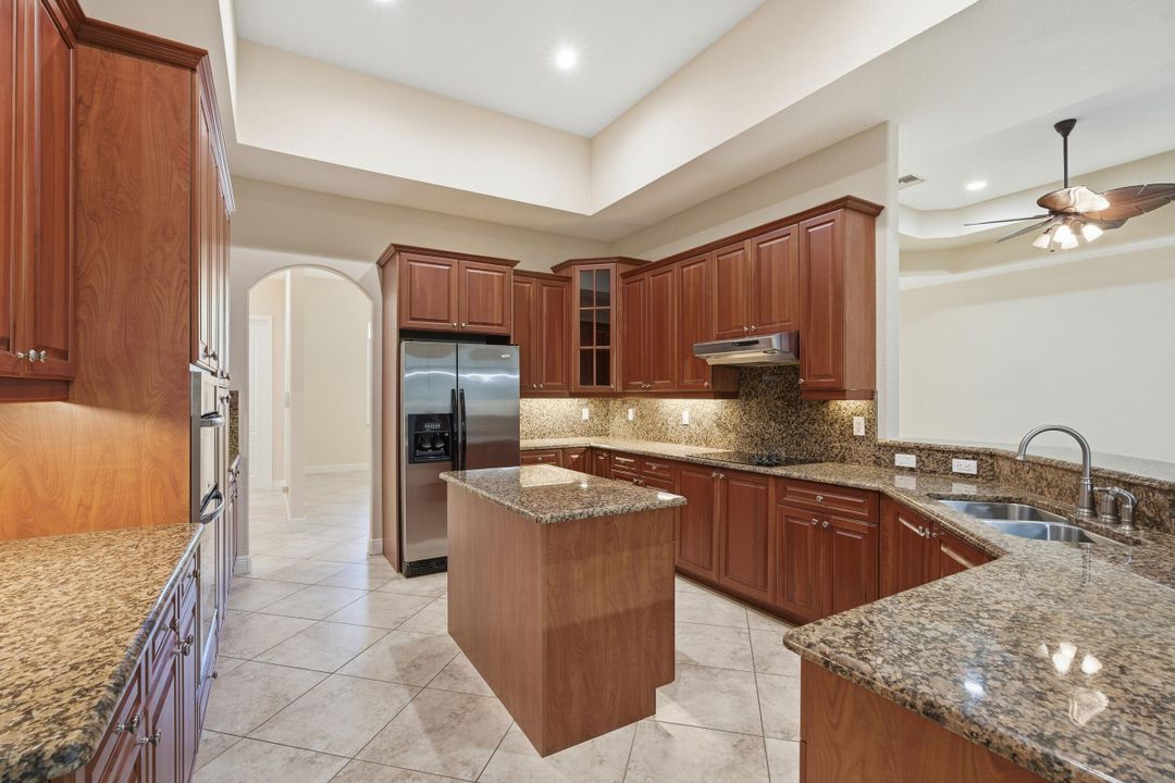 For Sale: $525,000 (3 beds, 3 baths, 2668 Square Feet)