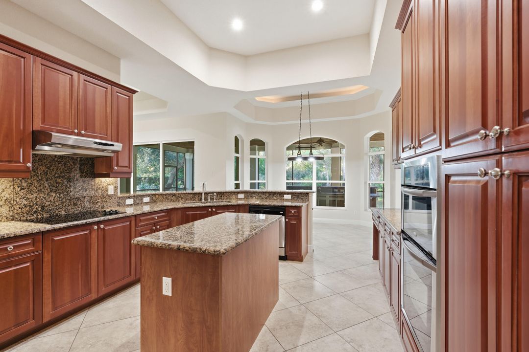 For Sale: $525,000 (3 beds, 3 baths, 2668 Square Feet)