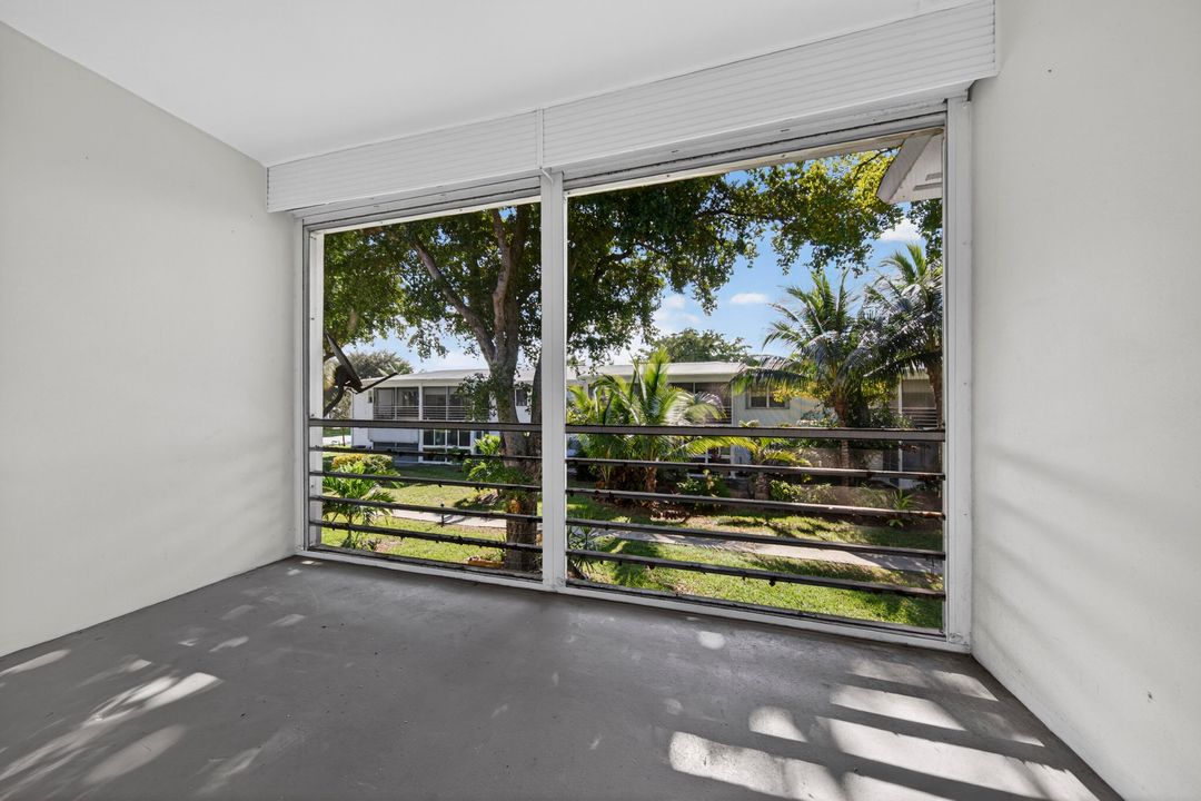 For Sale: $119,000 (2 beds, 2 baths, 850 Square Feet)