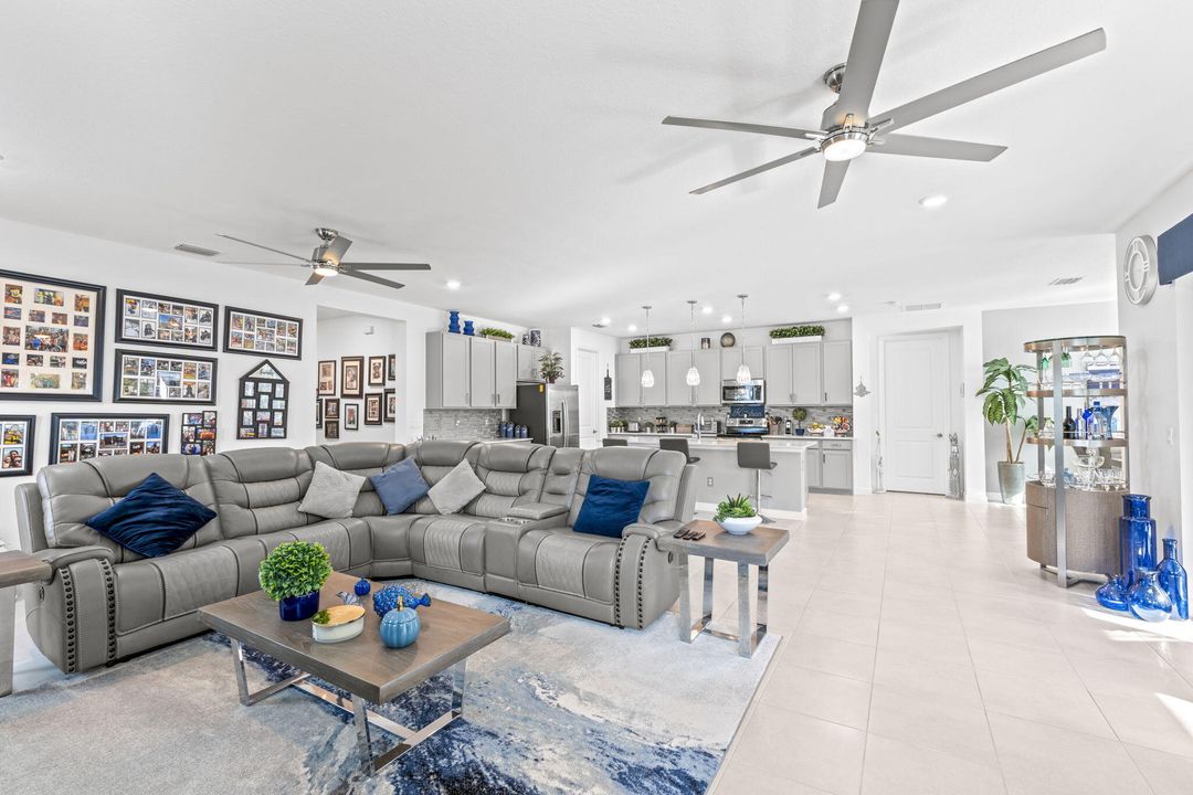 En Venta: $875,000 (4 camas, 3 baños, 2803 Pies cuadrados)