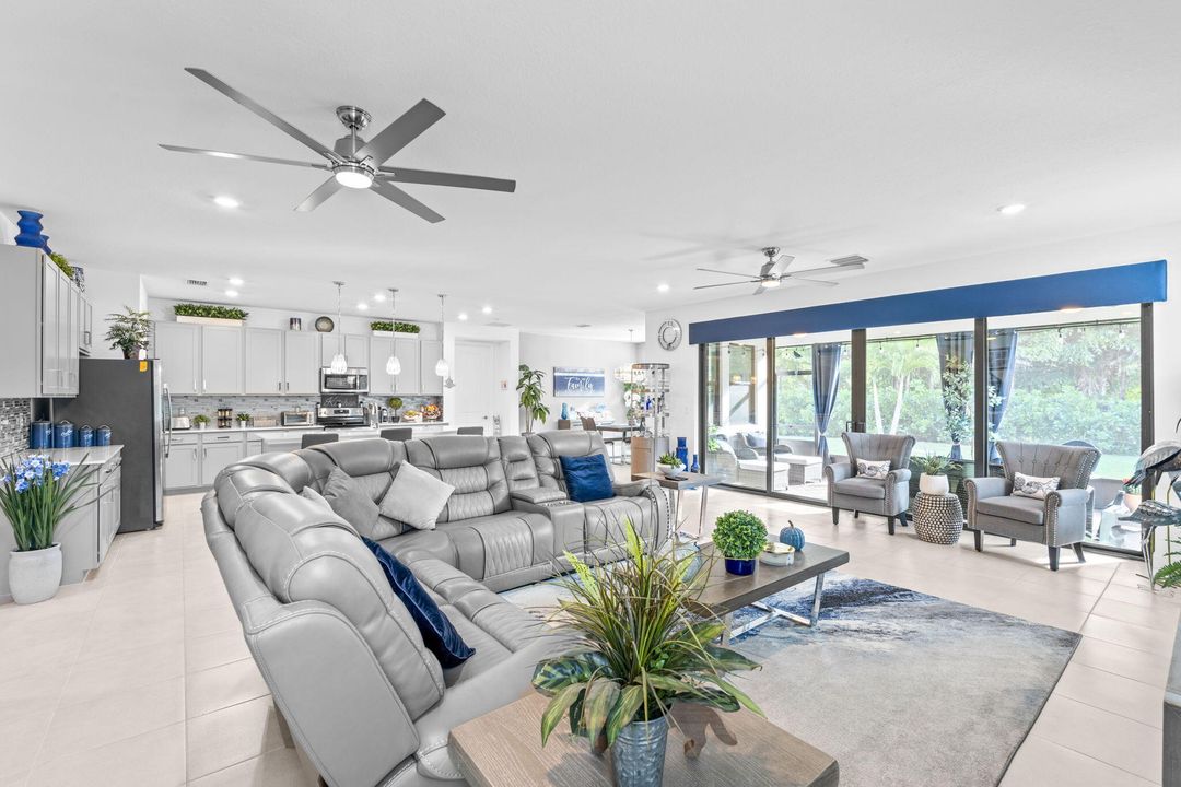 En Venta: $875,000 (4 camas, 3 baños, 2803 Pies cuadrados)