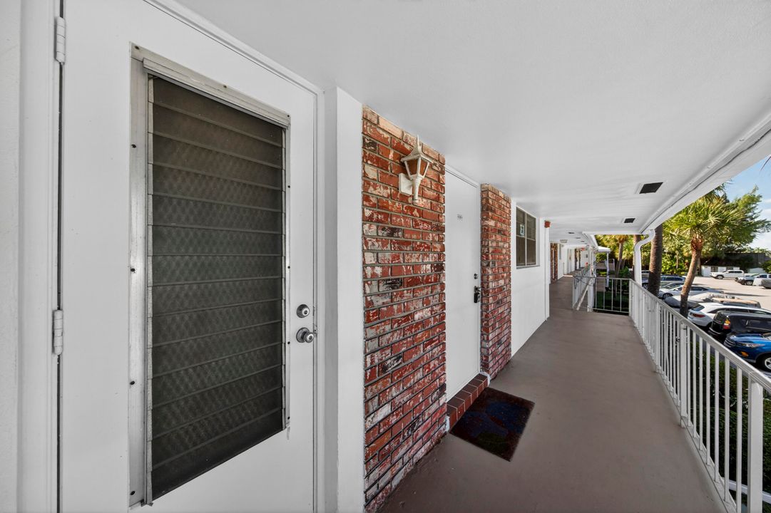 For Sale: $119,000 (2 beds, 2 baths, 850 Square Feet)