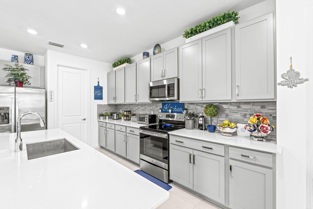 En Venta: $875,000 (4 camas, 3 baños, 2803 Pies cuadrados)