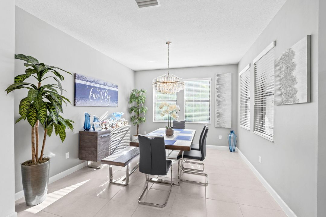 En Venta: $875,000 (4 camas, 3 baños, 2803 Pies cuadrados)