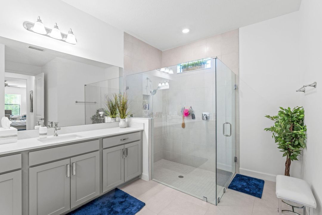 En Venta: $875,000 (4 camas, 3 baños, 2803 Pies cuadrados)