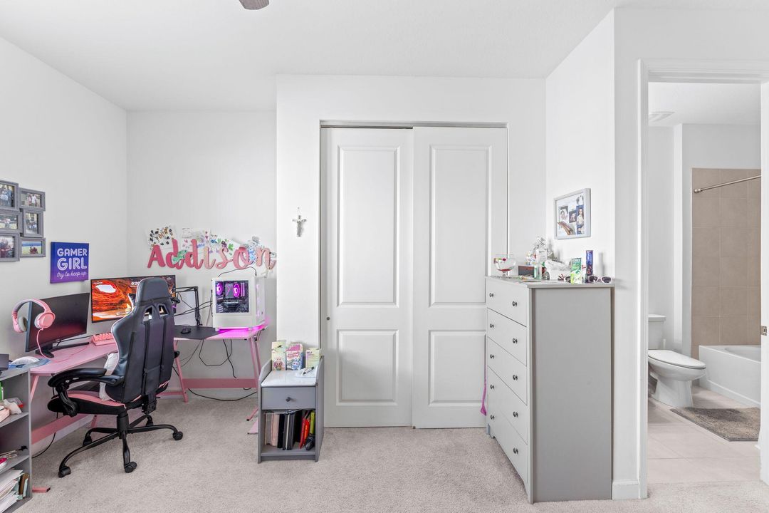 En Venta: $875,000 (4 camas, 3 baños, 2803 Pies cuadrados)