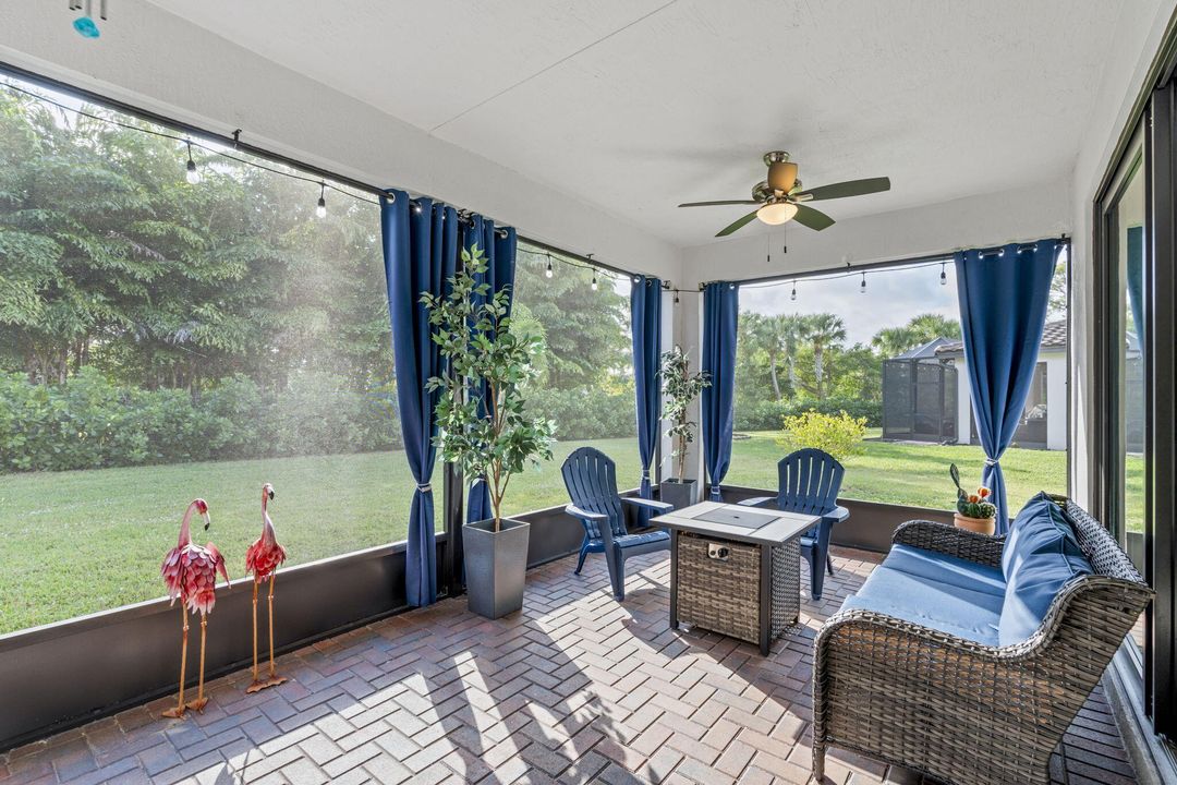 En Venta: $875,000 (4 camas, 3 baños, 2803 Pies cuadrados)