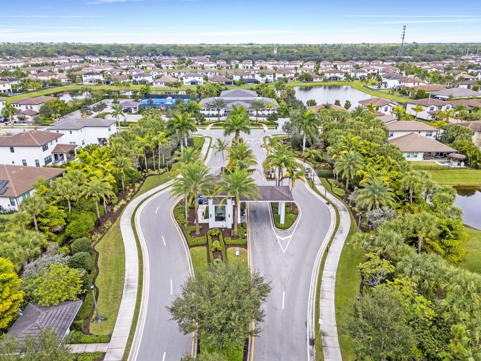 En Venta: $875,000 (4 camas, 3 baños, 2803 Pies cuadrados)