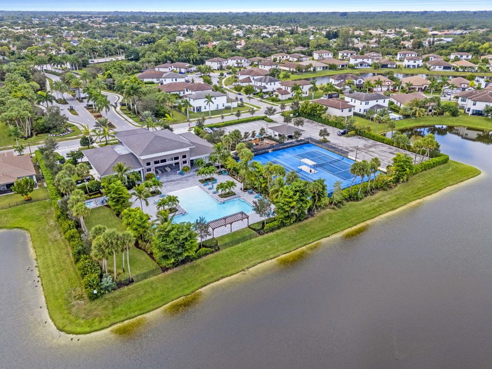 En Venta: $875,000 (4 camas, 3 baños, 2803 Pies cuadrados)