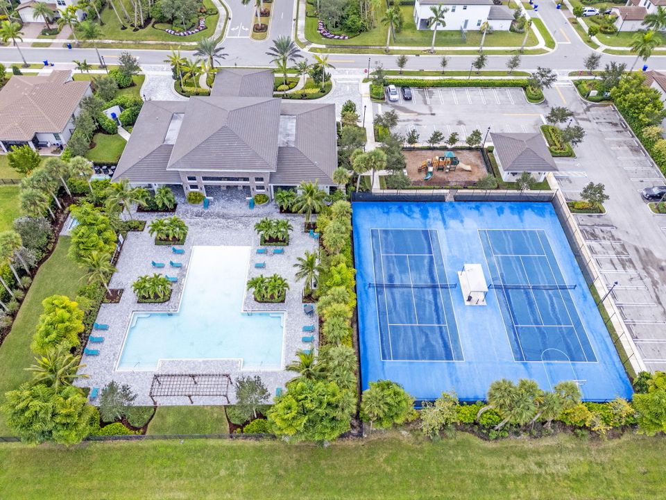 En Venta: $875,000 (4 camas, 3 baños, 2803 Pies cuadrados)