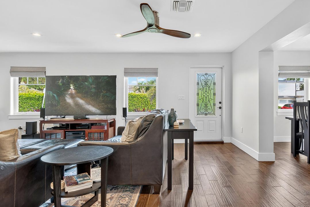 En Venta: $1,995,000 (5 camas, 3 baños, 2503 Pies cuadrados)