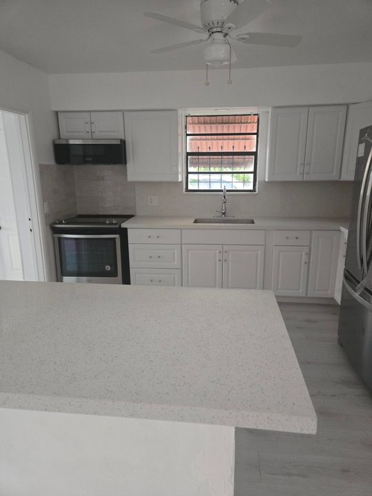 For Rent: $2,850 (3 beds, 1 baths, 1240 Square Feet)